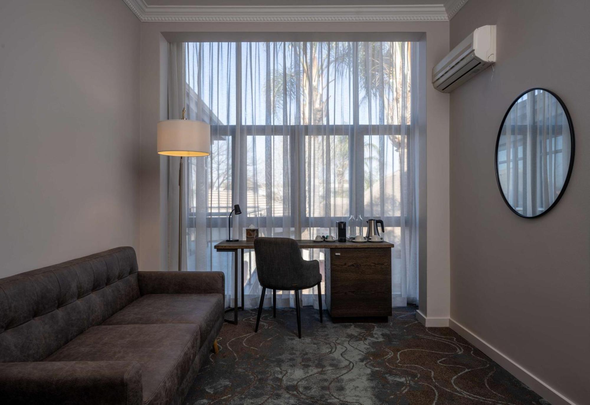 Radisson Hotel And Convention Centre Or Tambo Airport Йоханесбург Екстериор снимка