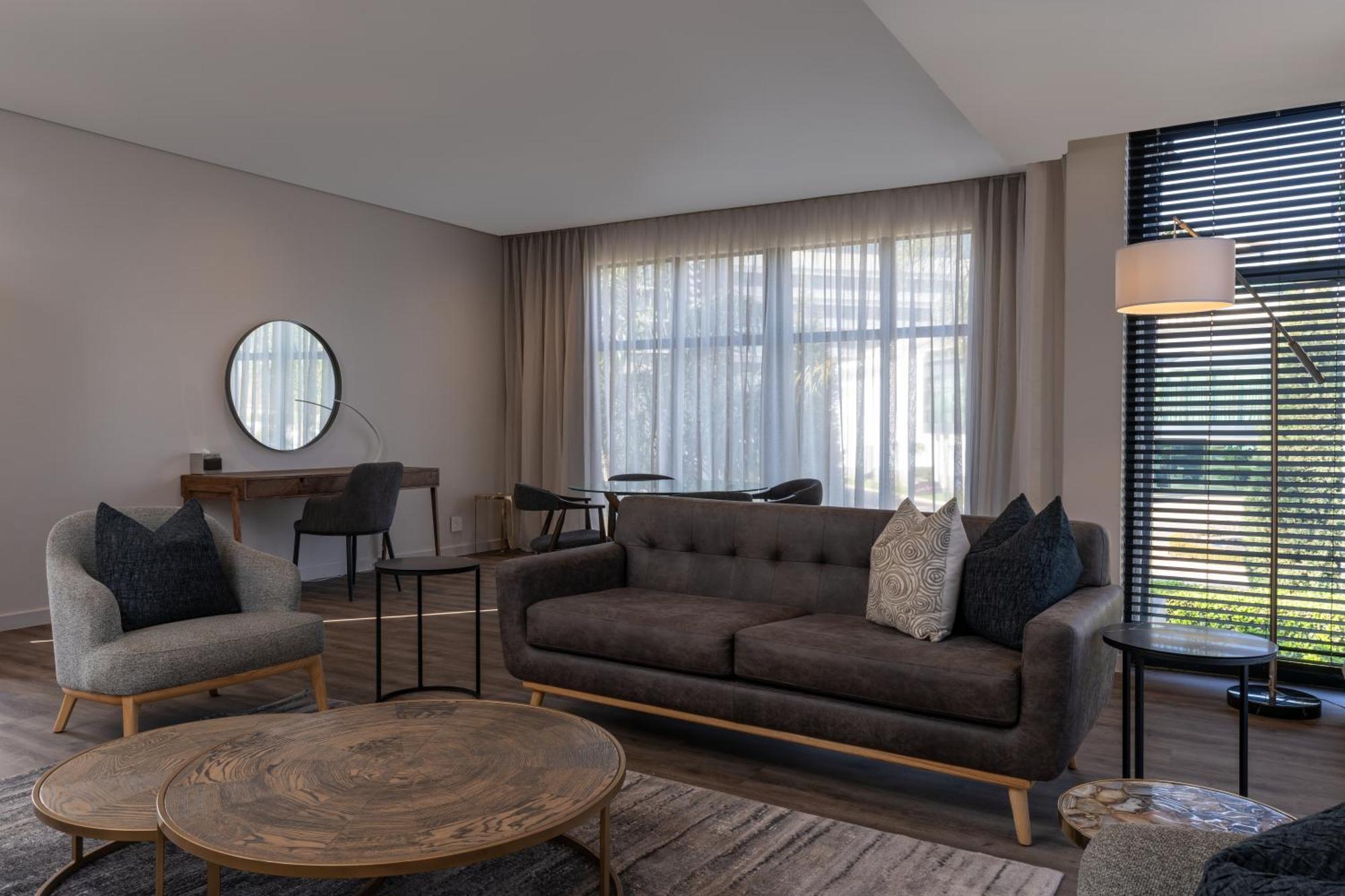 Radisson Hotel And Convention Centre Or Tambo Airport Йоханесбург Екстериор снимка